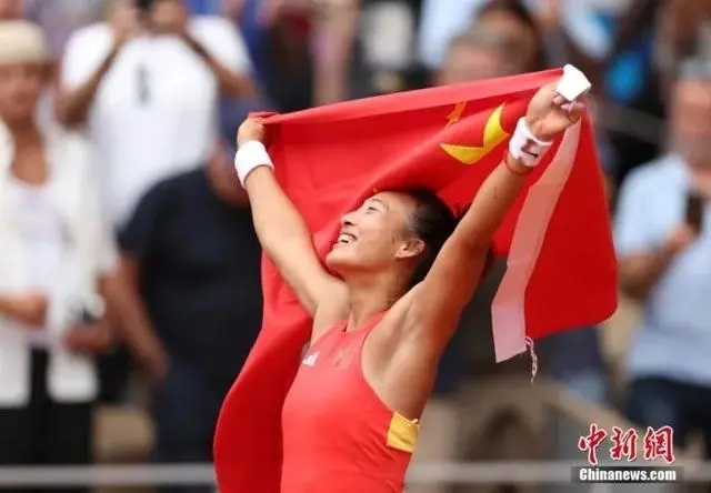 21 岁的“女王”郑钦文，突破极限，超越自己，新科奥运女网冠军，商业新贵族