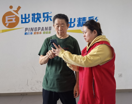 学苑社区开展科普养老保险认证服务